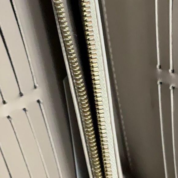 LV Limited Edition, Zippy Used Lux Wallet! - Picture 2 of 2